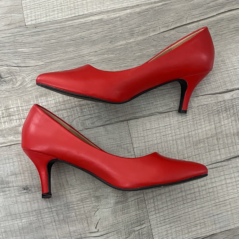 💋 Classic Red Leather Pumps